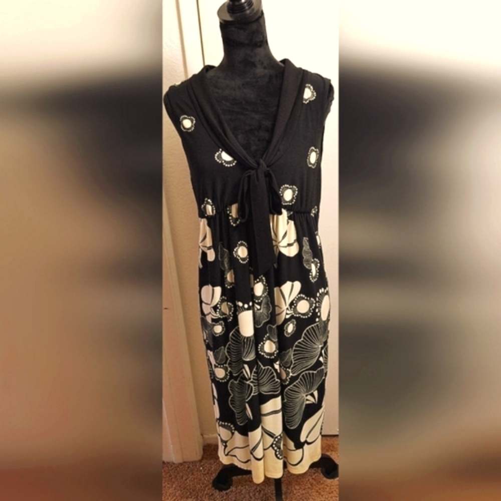 NWOT Maggy London Sleeveless Floral Empire Waist Dress.  Size 14